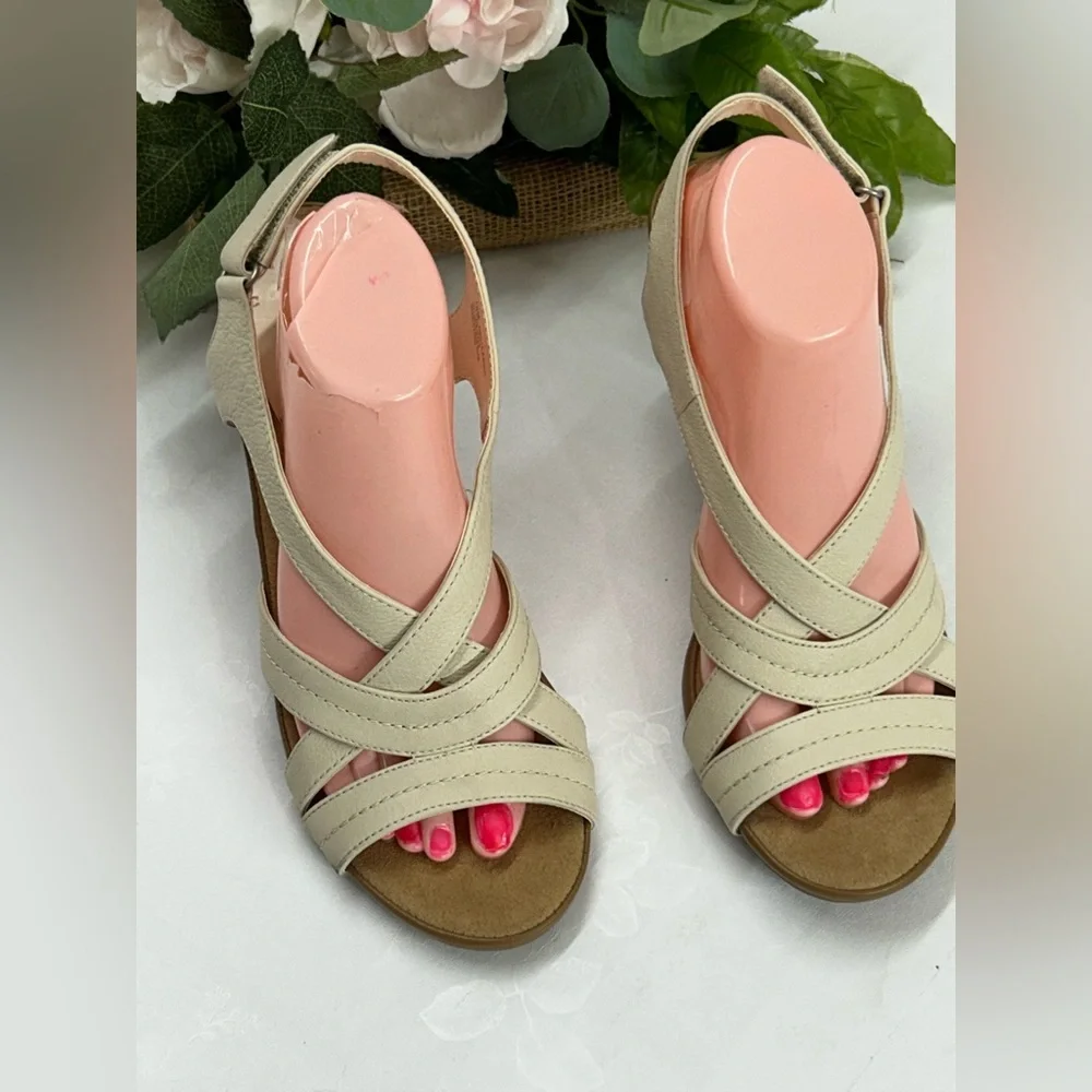 Elegant Cream Women's Sandals